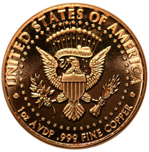 Cargar imagen en el visor de la galería, 1 oz Copper Round - North Korea Handshake
